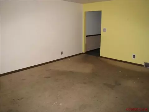 4065 Etna St, Whitehall, OH 43213 photo 3