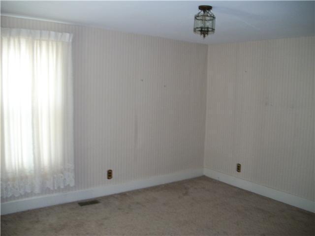 445 E Franklin St, Circleville, OH 43113 photo 3