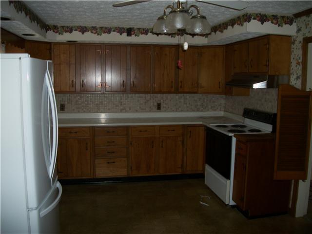 445 E Franklin St, Circleville, OH 43113 photo 4
