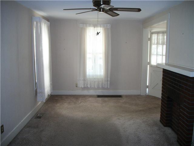 445 E Franklin St, Circleville, OH 43113 photo 2
