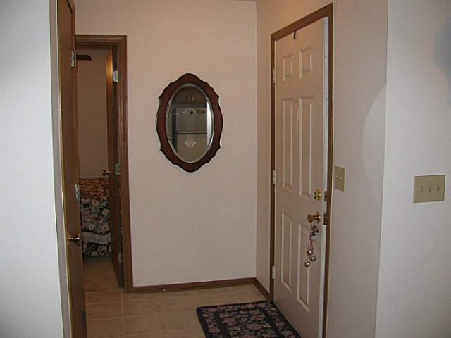 2054 Riversedge Dr, Lancaster, OH 43130 photo 2