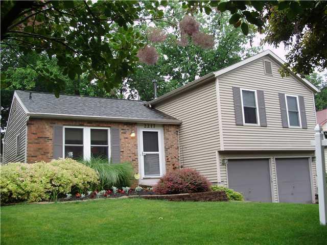 2217 Cypress Creek Ct, Columbus, OH 43228 photo 1