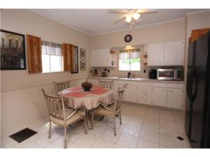 445 E Main St, Circleville, OH 43113 photo 8