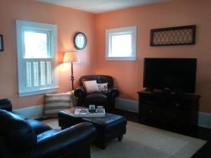 1249 E Chestnut St, Lancaster, OH 43130 photo 2