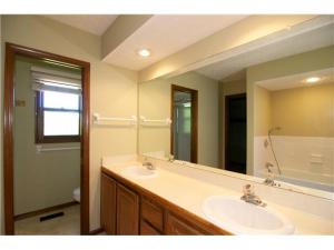3392 Fieldpointe Ct, Columbus, OH 43221 photo 9