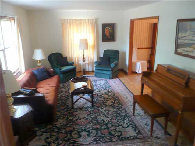 649 W Old Coach Rd, Westerville, OH 43081 photo 2