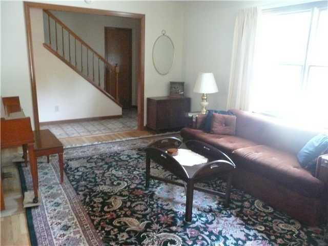 649 W Old Coach Rd, Westerville, OH 43081 photo 3