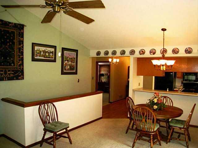 1096 Chatham Ln E, Delaware, OH 43015 photo 3