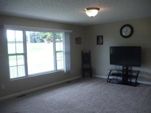 407 Lakeshore Dr E, Hebron, OH 43025 photo 2