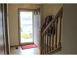390 Cobblestone Dr, Delaware, OH 43015 photo 2