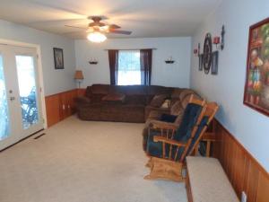 1389 Devonhurst Dr, Columbus, OH 43232 photo 4