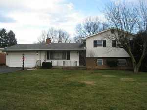 1534 Devonhurst Dr, Columbus, OH 43232 photo 1