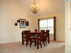 2943 Splitrock Rd, Columbus, OH 43221 photo 6