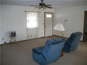183 Rustic Dr, Circleville, OH 43113 photo 2