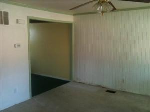 911 Dimson Dr, Whitehall, OH 43213 photo 2