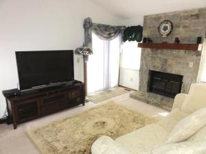 4136 Springtime Ct, Columbus, OH 43207 photo 3