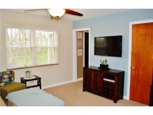 486 Walhalla Rd, Columbus, OH 43202 photo 10