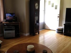 1076 E Markison Ave, Columbus, OH 43207 photo 2
