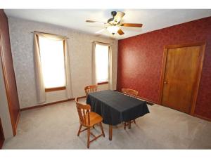 130 E Mill St, Circleville, OH 43113 photo 4