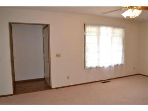 1143 Lindsey Rd, Springfield, OH 45503 photo 2