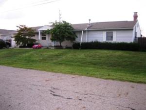 52 N Maple Dr, Hebron, OH 43025 photo 2