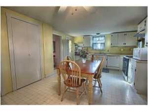 612 E Mound St, Circleville, OH 43113 photo 6