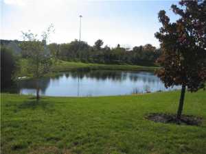 522 Hickory Bluff Dr, Columbus, OH 43213 photo 2