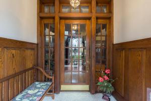 2475 E Broad St, Bexley, OH 43209 photo 4