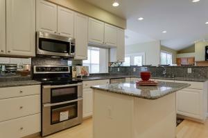 373 Ashmoore Cir E, Powell, OH 43065 photo 5