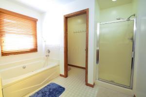 3865 Malaga Cir, Springfield, OH 45502 photo 11