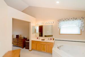 681 Meadows Dr, Delaware, OH 43015 photo 19