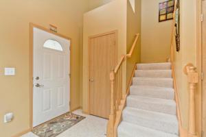 681 Meadows Dr, Delaware, OH 43015 photo 2