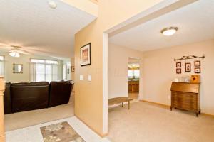 681 Meadows Dr, Delaware, OH 43015 photo 4