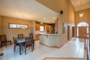 6580 Chanticleer Ct, Westerville, OH 43082 photo 3