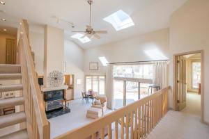 8255 Northwoods Ct, Columbus, OH 43235 photo 5