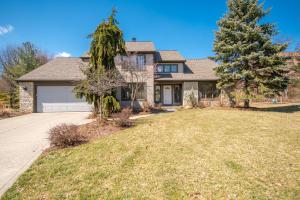 8255 Northwoods Ct, Columbus, OH 43235 photo 1