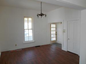 407 E Union St, Circleville, OH 43113 photo 3