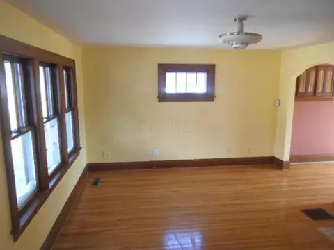 573 E Weber Rd, Columbus, OH 43202 photo 2