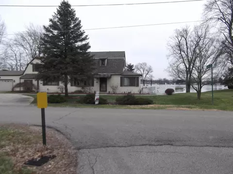 809 E Lakeshore Dr SE, Hebron, OH 43025 photo 1