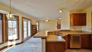 899 Forest Edge Ave, Springfield, OH 45503 photo 5