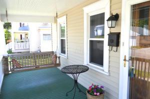 832 E Chestnut St, Lancaster, OH 43130 photo 3