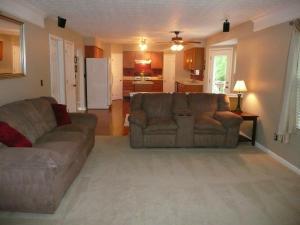570 Adrian Dr, Delaware, OH 43015 photo 15
