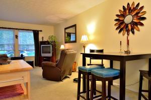 8718 Blessing Dr, Powell, OH 43065 photo 2