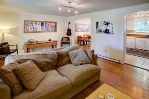 4100 Kendale Rd, Columbus, OH 43220 photo 9