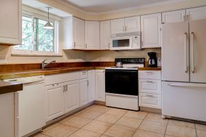 4100 Kendale Rd, Columbus, OH 43220 photo 12