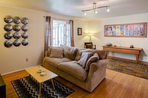 4100 Kendale Rd, Columbus, OH 43220 photo 8