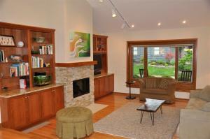 1306 Lakeside Pl, Worthington, OH 43085 photo 2