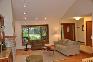 1306 Lakeside Pl, Worthington, OH 43085 photo 3