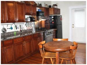 136 E Duncan St, Columbus, OH 43202 photo 2