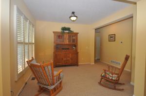 370 Rolling Acre Dr, Lithopolis, OH 43136 photo 4